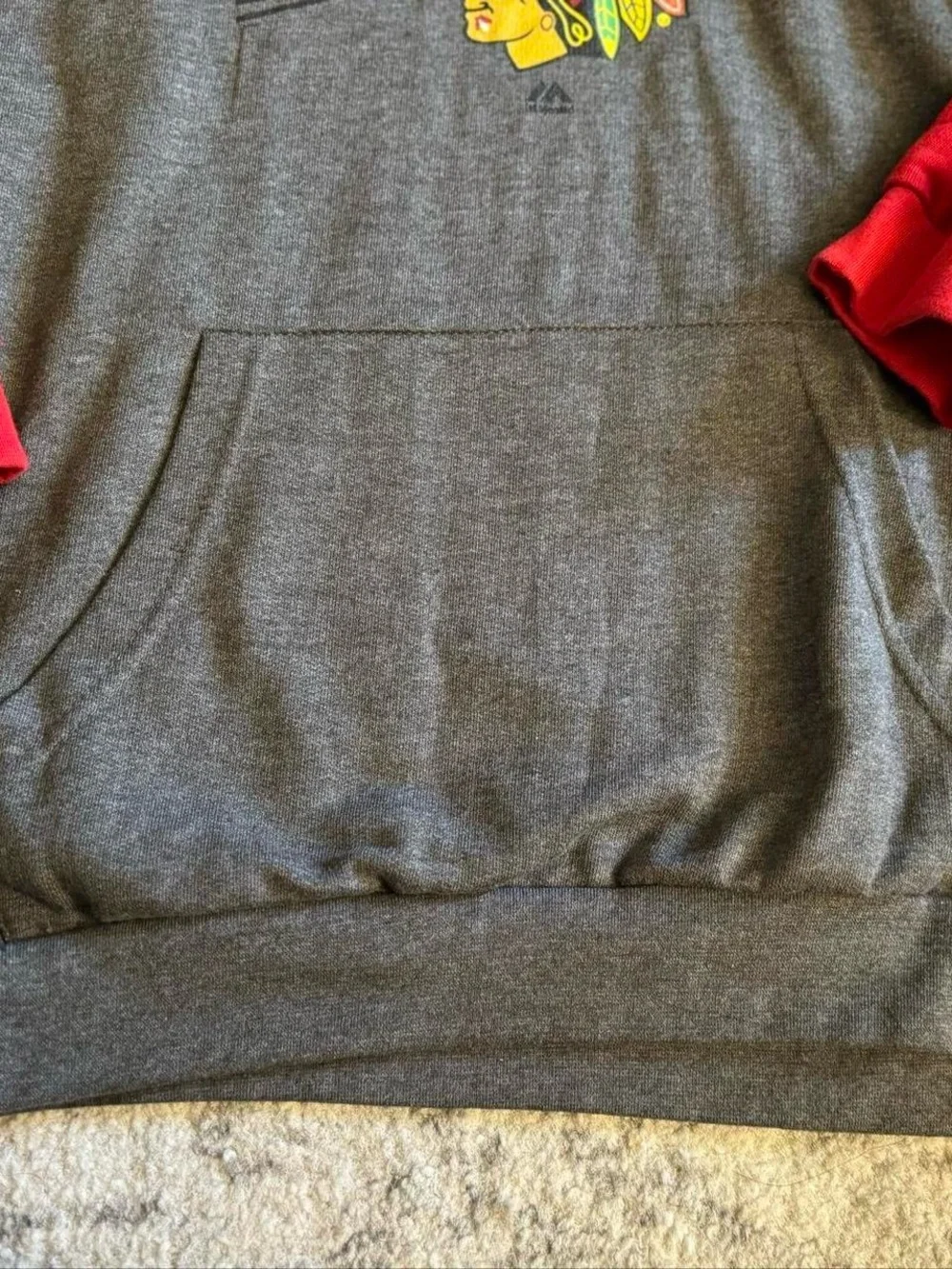 Youth XL Majestic Chicago Blackhawks Grey & Red Hoodie